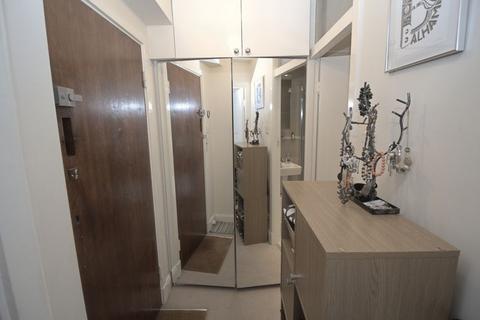 Studio to rent, Du Cane Court Balham High Road Balham SW17 7JZ