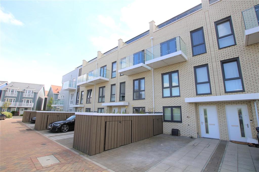 Champlain Street, Reading, Berkshire... 4 bed townhouse £2,150 pcm (£