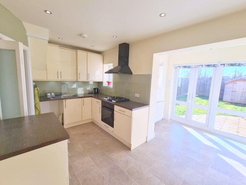 Pembury Avenue, Worcester Park 3 bed end of terrace house £1,900 pcm