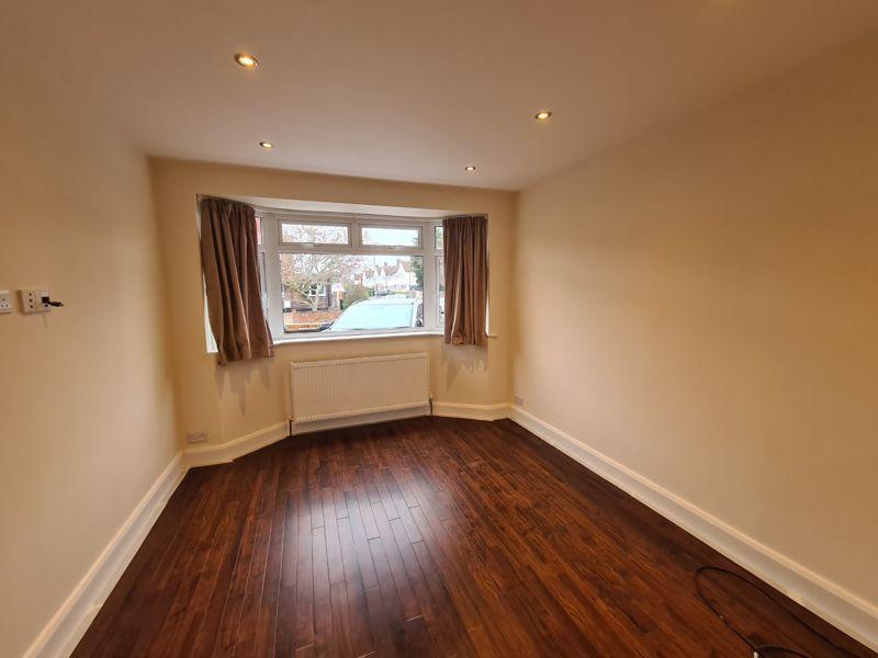 Pembury Avenue, Worcester Park 3 bed end of terrace house £1,900 pcm