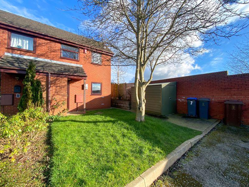 Severn Close, Biddulph, ST8 7PG 1 bed townhouse £120,000