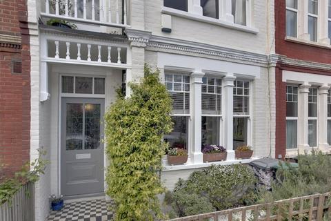 74 Rathcoole Gardens, London, N8 9NB