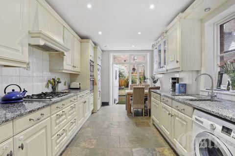 74 Rathcoole Gardens, London, N8 9NB