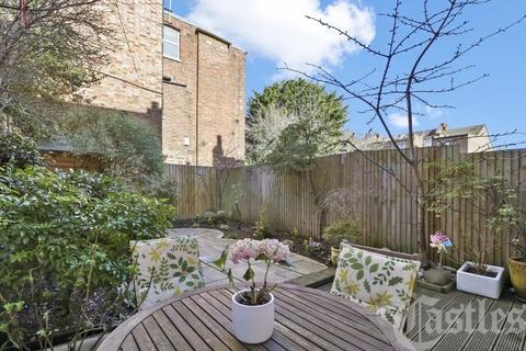 74 Rathcoole Gardens, London, N8 9NB