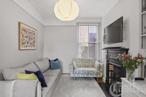 74 Rathcoole Gardens, London, N8 9NB