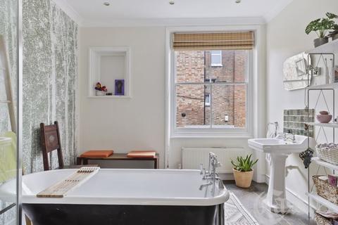 74 Rathcoole Gardens, London, N8 9NB