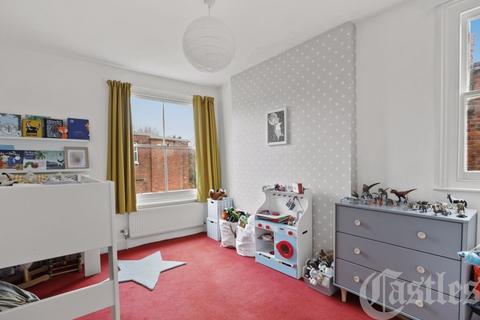 74 Rathcoole Gardens, London, N8 9NB