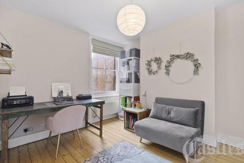 74 Rathcoole Gardens, London, N8 9NB