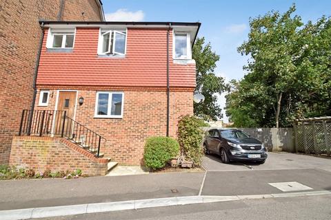 25 Tekram Close, Edenbridge, TN8 5RN