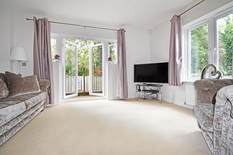25 Tekram Close, Edenbridge, TN8 5RN
