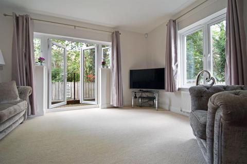 25 Tekram Close, Edenbridge, TN8 5RN