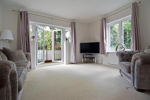 25 Tekram Close, Edenbridge, TN8 5RN