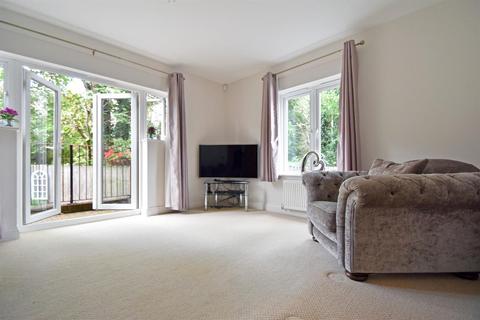 25 Tekram Close, Edenbridge, TN8 5RN