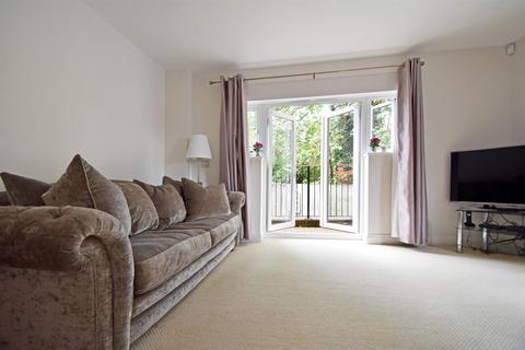 25 Tekram Close, Edenbridge, TN8 5RN