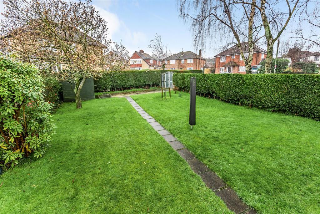 Bell Hill, Petersfield 3 bed semidetached house £650,000