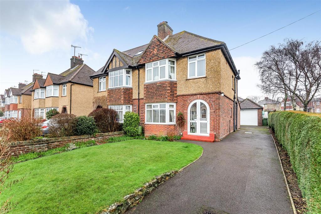 Bell Hill, Petersfield 3 bed semidetached house £650,000
