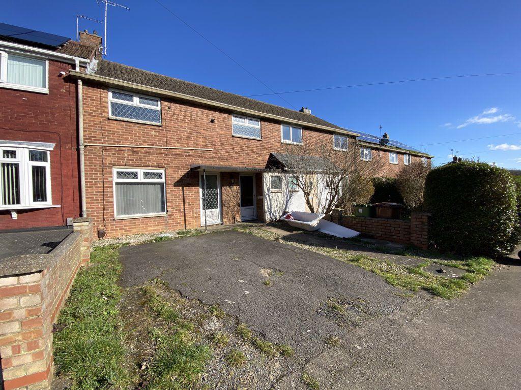 Willow Brook Road, Corby 3 bed semidetached house £925 pcm (£213 pw)