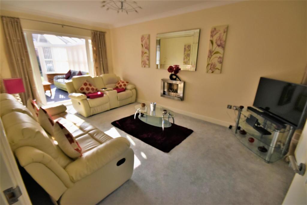 Summerhill Park, Wrexham 4 bed detached house £375,000