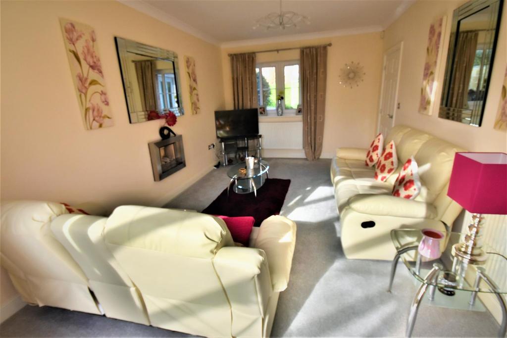 Summerhill Park, Wrexham 4 bed detached house £375,000