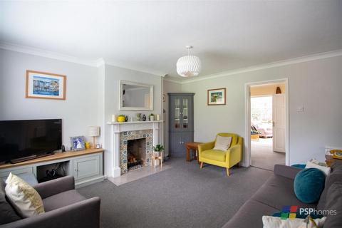 11 Beech Hill, Haywards Heath, RH16 3RY