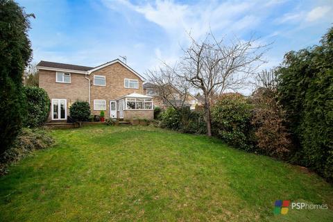 11 Beech Hill, Haywards Heath, RH16 3RY