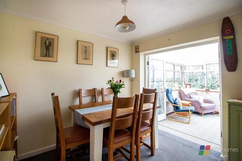 11 Beech Hill, Haywards Heath, RH16 3RY