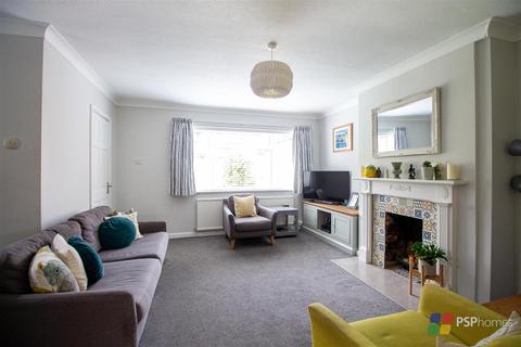 11 Beech Hill, Haywards Heath, RH16 3RY