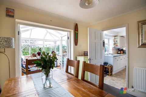 11 Beech Hill, Haywards Heath, RH16 3RY