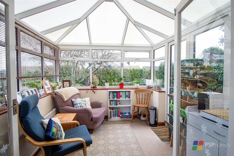 11 Beech Hill, Haywards Heath, RH16 3RY