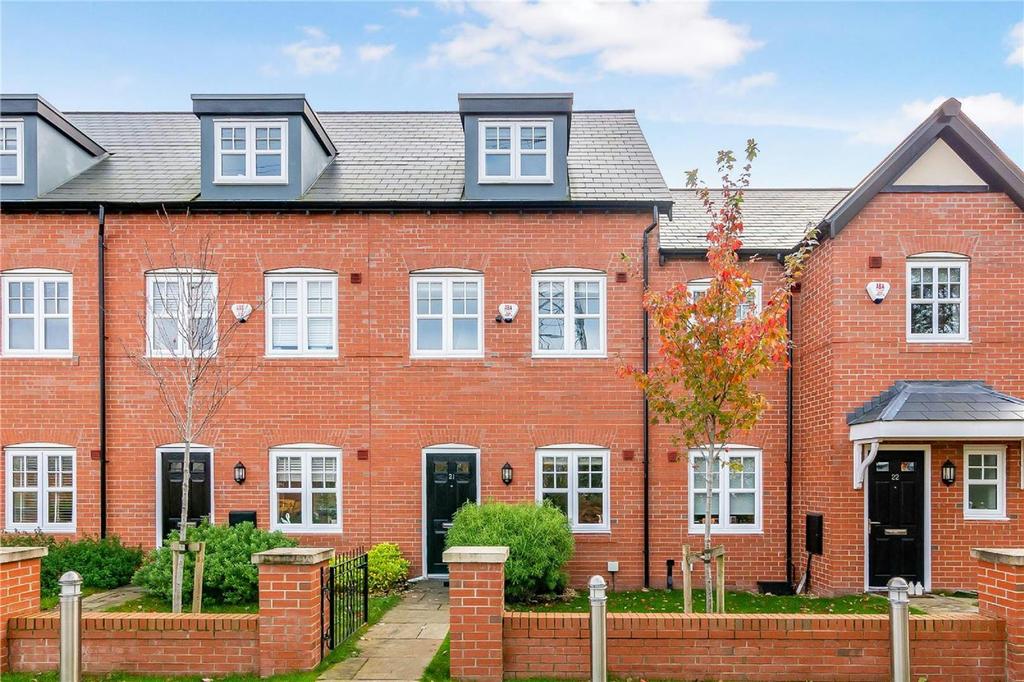 Juliana Way, Altrincham 3 bed terraced house £440,000