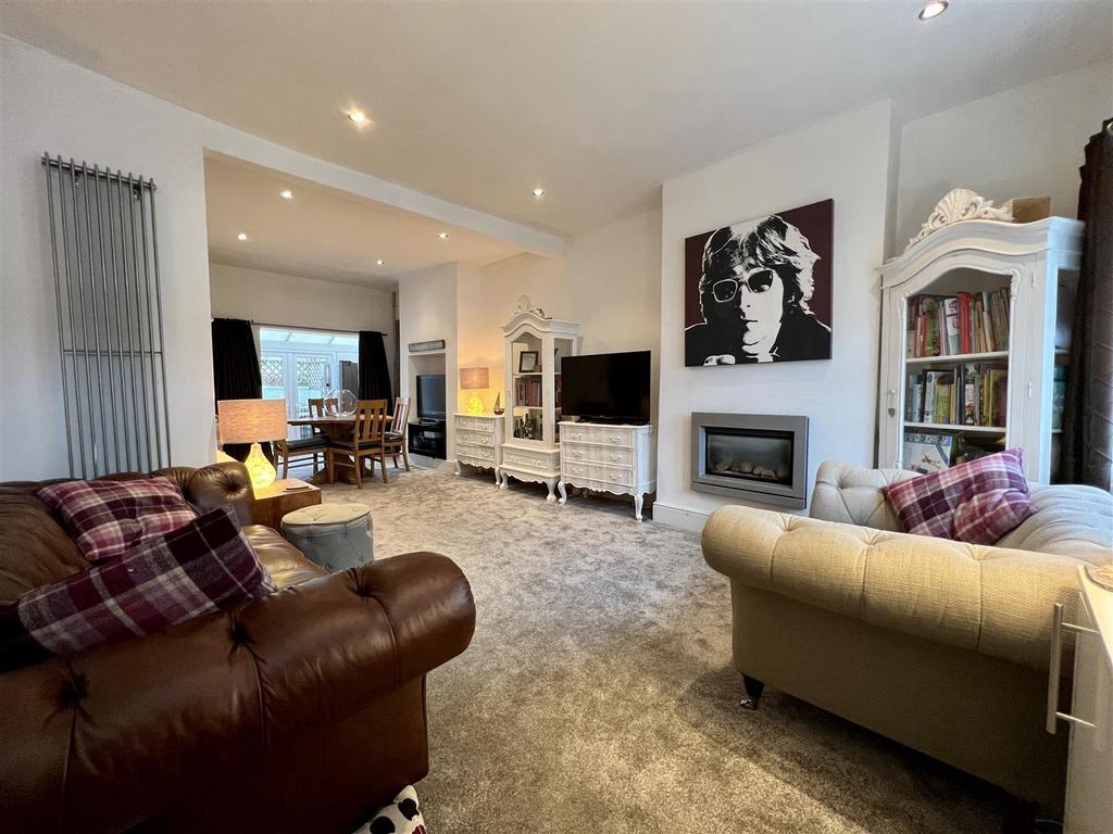 Byrom Street, Hale, Altrincham 2 bed terraced house £350,000