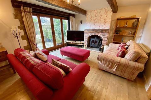 3 bedroom cottage for sale - Sands Lane, Mirfield