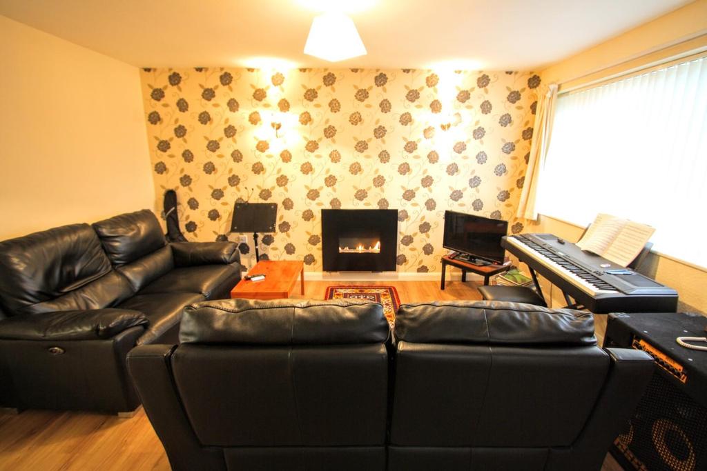 Forfar Close, Darlington 3 bed semidetached house £129,995