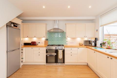 10 The Crescent, Epsom, KT18 7LL