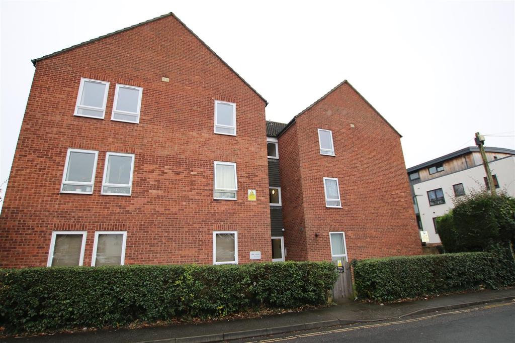 Station Road, Horsham 1 bed flat £825 pcm (£190 pw)