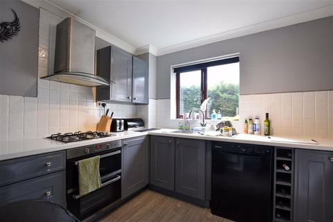 4 Elizabeth Way, Irthlingborough, Wellingborough, NN9 5LE