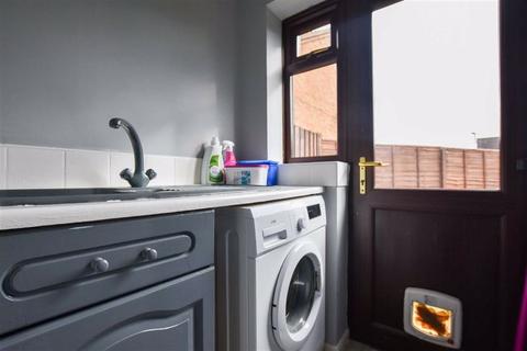 4 Elizabeth Way, Irthlingborough, Wellingborough, NN9 5LE