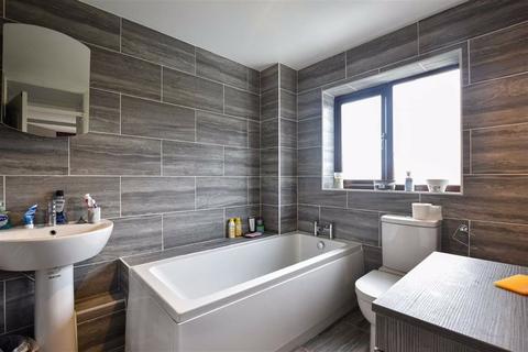 4 Elizabeth Way, Irthlingborough, Wellingborough, NN9 5LE