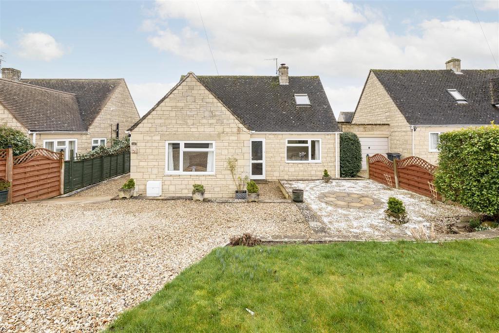 Springfield, BourtonOnTheWater... 3 bed detached bungalow £465,000