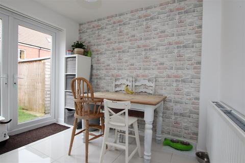 10 Birch Way, Cranbrook, Exeter, EX5 7FW