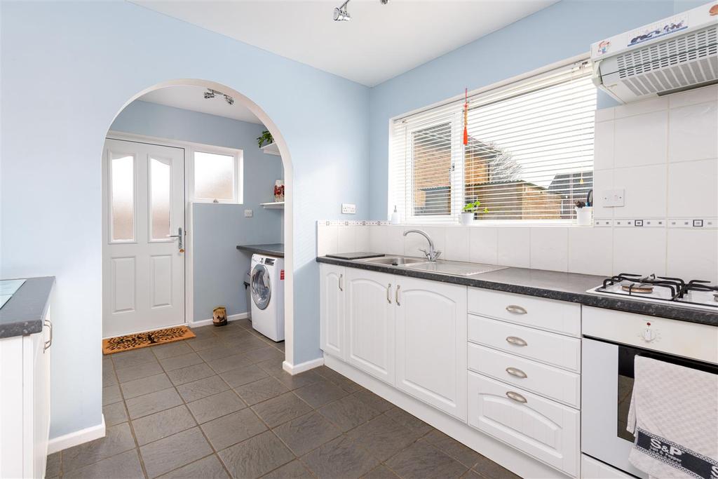 Ancaster Avenue, Spilsby 3 bed end of terrace house £155,000