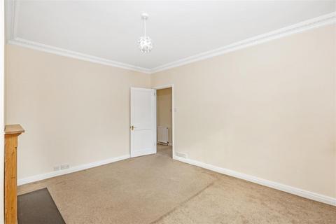 1 bedroom flat to rent, Cedar Court, East Sheen, SW14