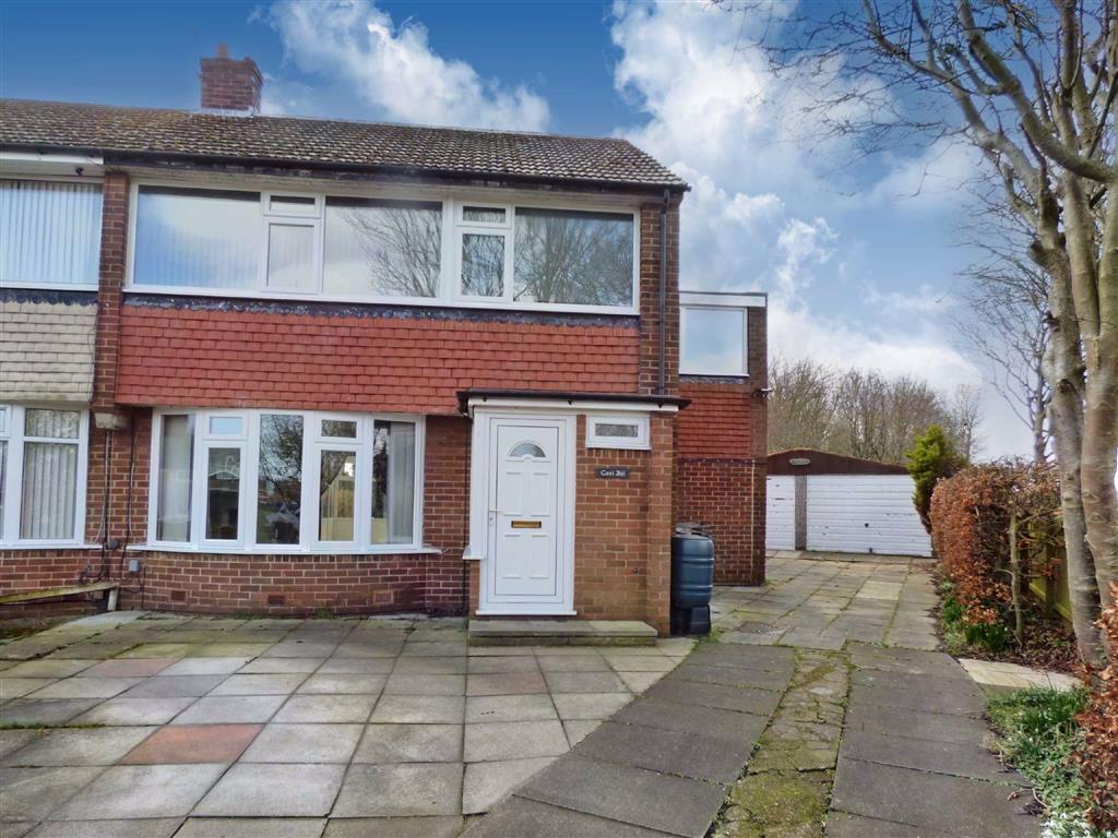 Hampton Road, Cullercoats, Tyne And Wear 4 bed semidetached house £
