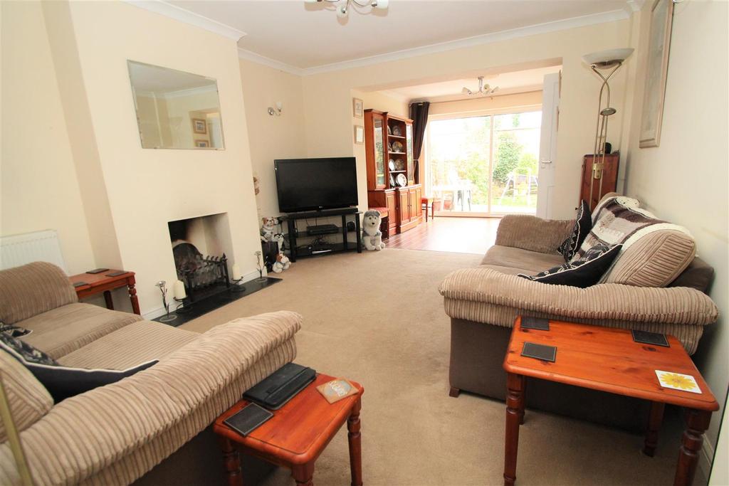 Clarence Road, Rayleigh 3 bed semidetached house £475,000