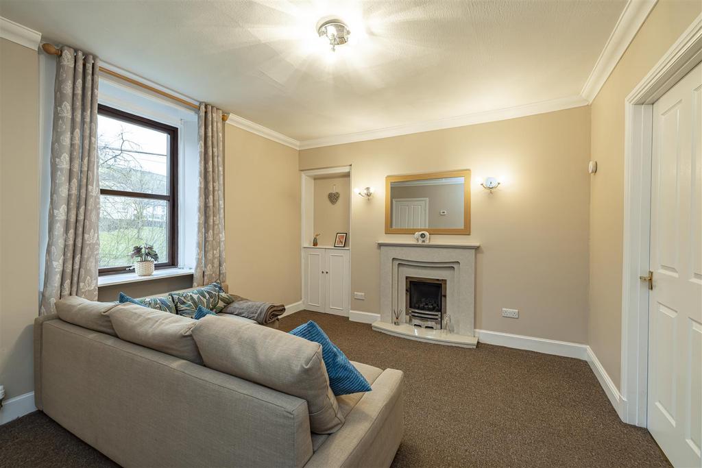 1 Woodside Place, Galashiels 3 bed flat £115,000
