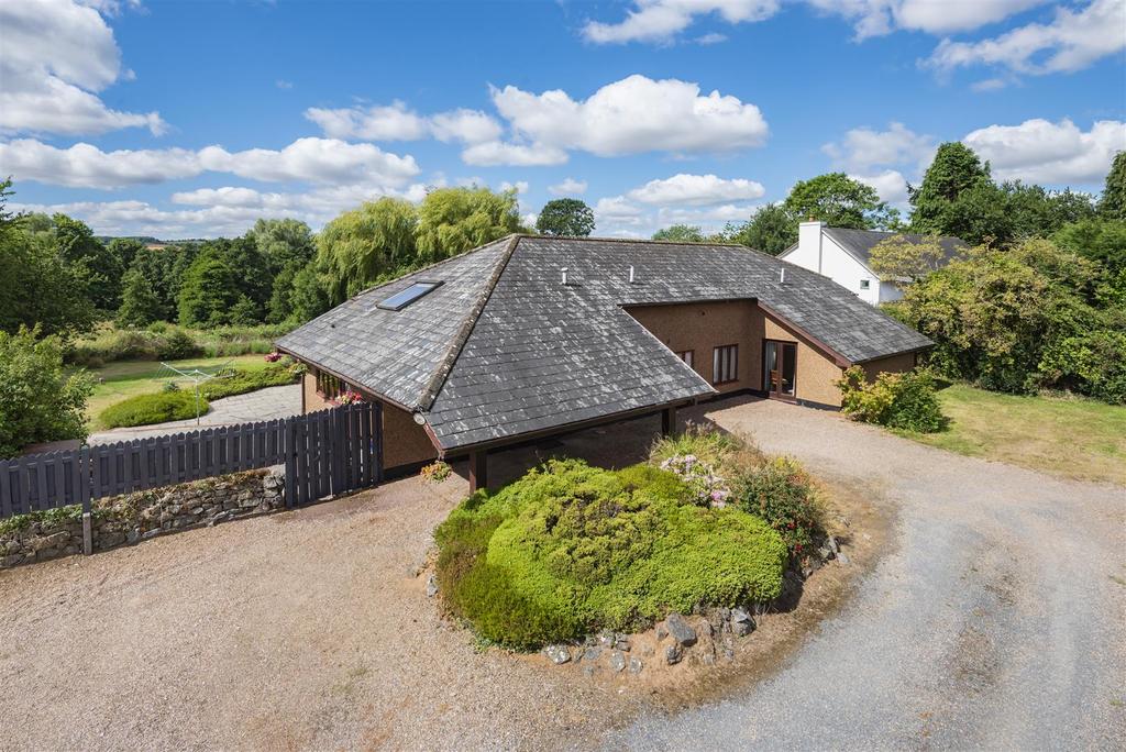 Halberton, Tiverton 5 bed detached house for sale £650,000