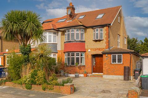 26 Highdown, Worcester Park, KT4 7HZ