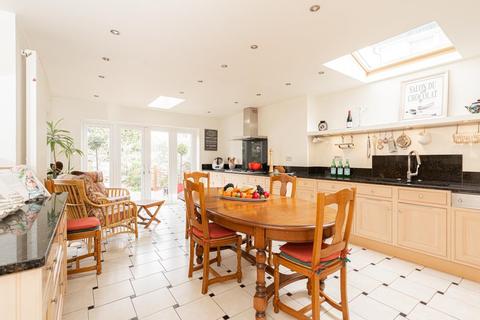 26 Highdown, Worcester Park, KT4 7HZ
