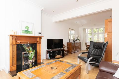 26 Highdown, Worcester Park, KT4 7HZ