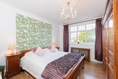 26 Highdown, Worcester Park, KT4 7HZ